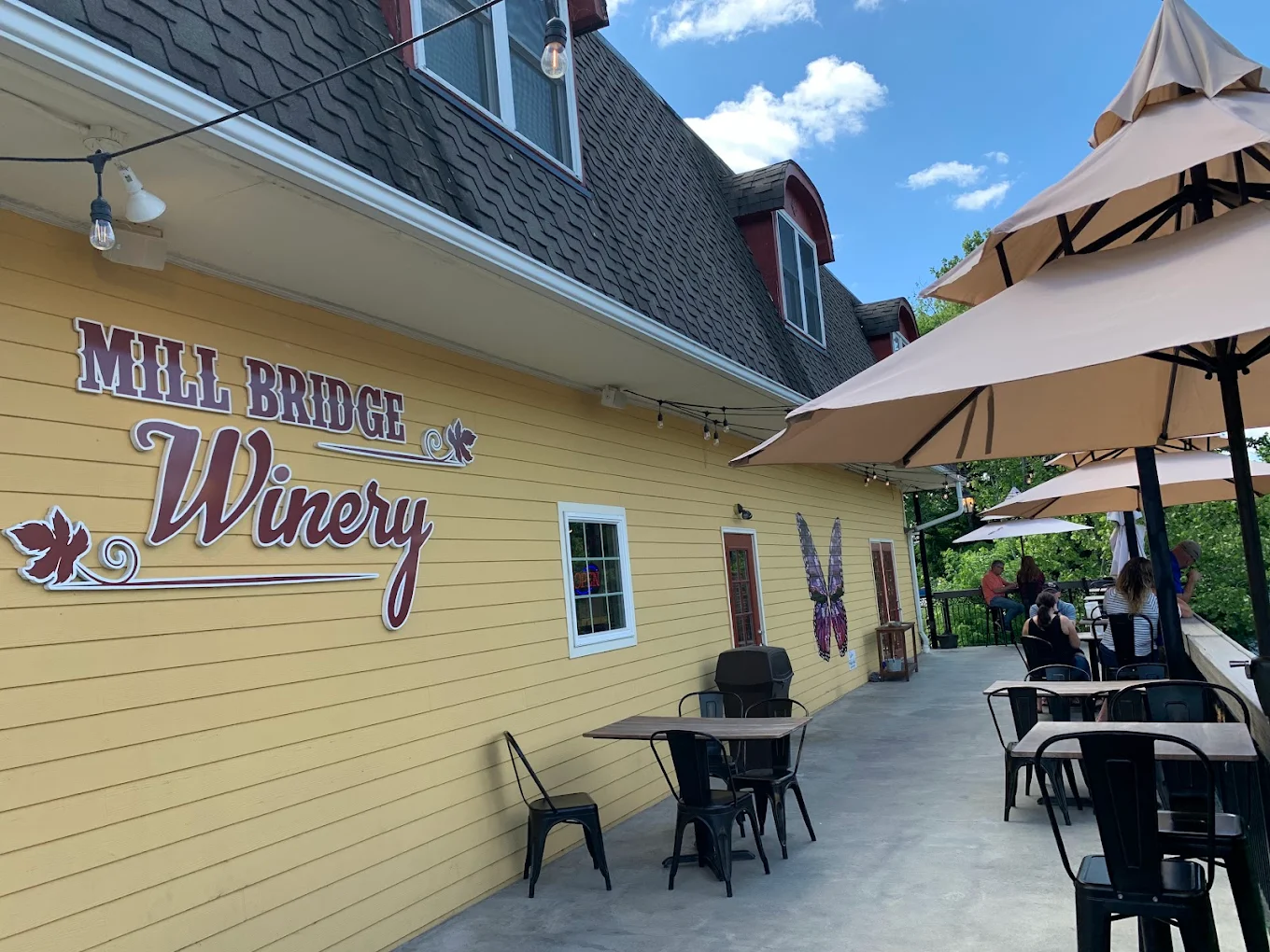 Hotels near Mill Bridge Winery